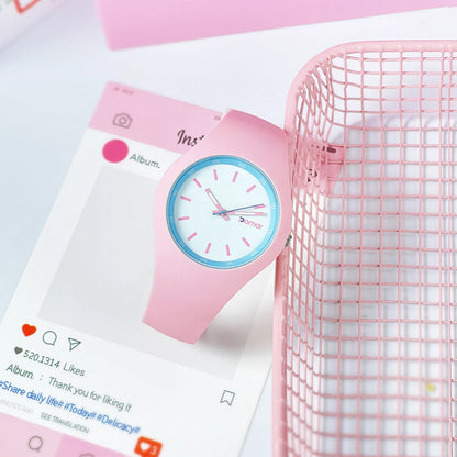 New silicone quartz watch, fashionable, cute, trendy, waterproof, daily wear, sports, simple couple watch