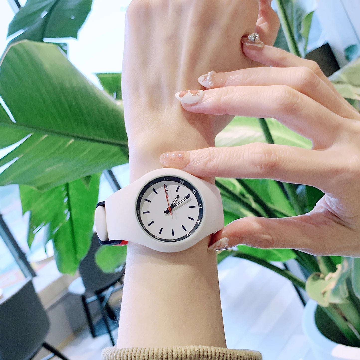 New silicone quartz watch, fashionable, cute, trendy, waterproof, daily wear, sports, simple couple watch